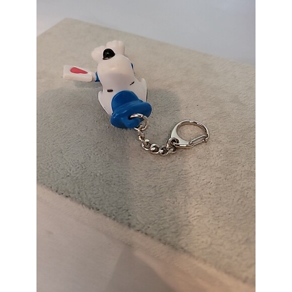 Vintage Peanuts UFS Snoopy Mailman holding Valentine Card W/Heart Keychain 2.5" - Picture 10 of 13